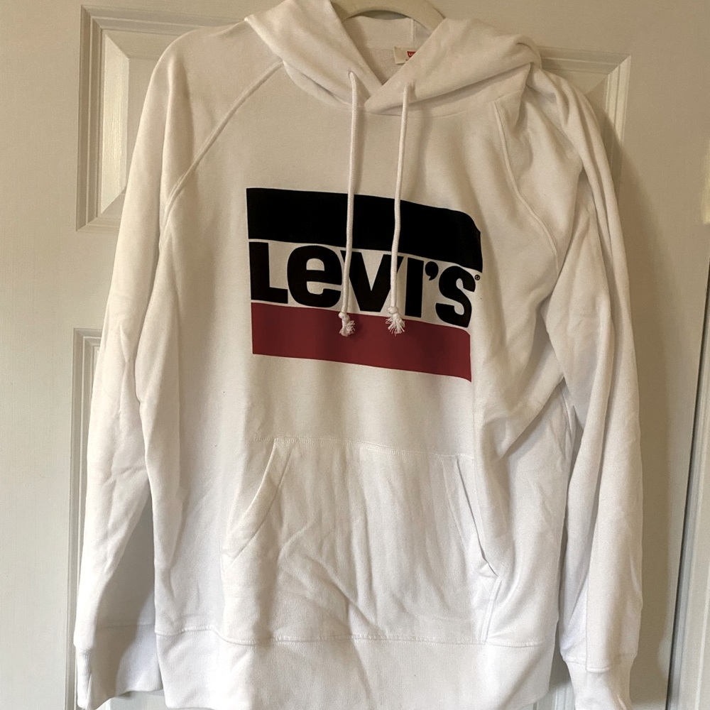 Women’s Levi’s white hoodie size M. Great condition - maybe worn once